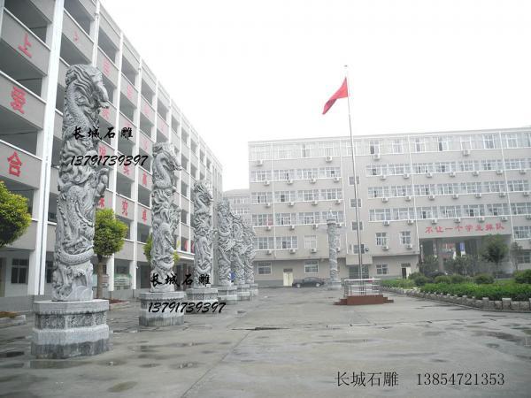 石雕龍柱雕刻安裝地：河南永城龍人中學(xué)